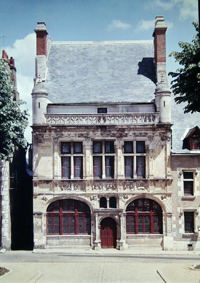 Uitzicht op het stadhuis, gebouwd 1526-28 door French School